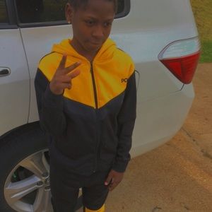 Meet your Posher, Kenyon